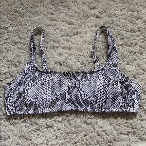 Black and white print bathing suit top